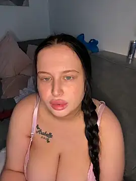 Snapshot of brunetteGirl274 chatting on November 2, 2025, 9:28 pm brunetteGirl274 online show from November 2, 2025, 9:28 pm