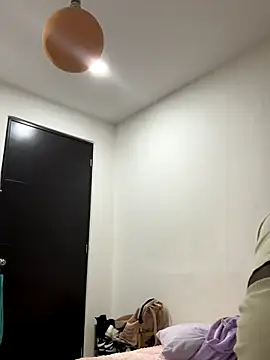 EmilyKisx online show from November 7, 2025, 1:44 pm