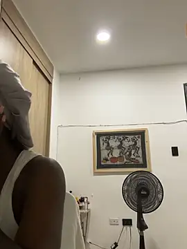 EmilyKisx online show from November 10, 2025, 1:32 pm