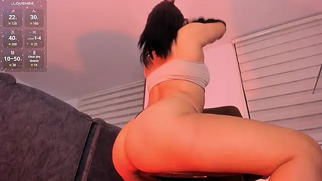 Snapshot of NikaVelvet1 chatting on November 7, 2025, 11:49 pm NikaVelvet1 online show from November 7, 2025, 11:49 pm