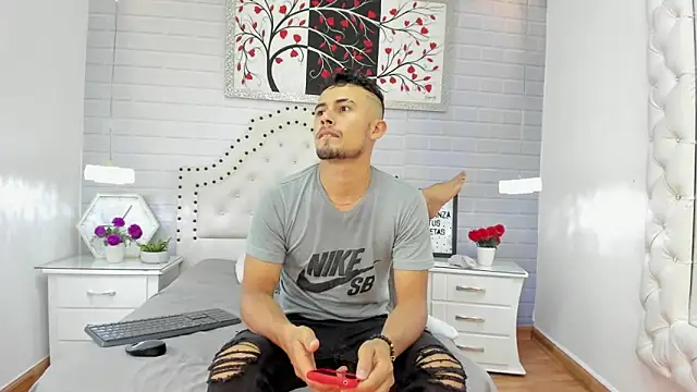 Snapshot of Valentiinoss chatting on November 7, 2025, 8:09 pm Valentiinoss online show from November 7, 2025, 8:09 pm