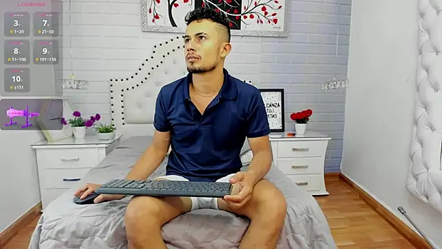 Snapshot of Valentiinoss chatting on November 14, 2025, 9:24 pm Valentiinoss online show from November 14, 2025, 9:24 pm