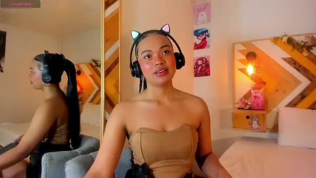 Snapshot of SoleneFontaine chatting on October 14, 2025, 11:55 am SoleneFontaine online show from October 14, 2025, 11:55 am