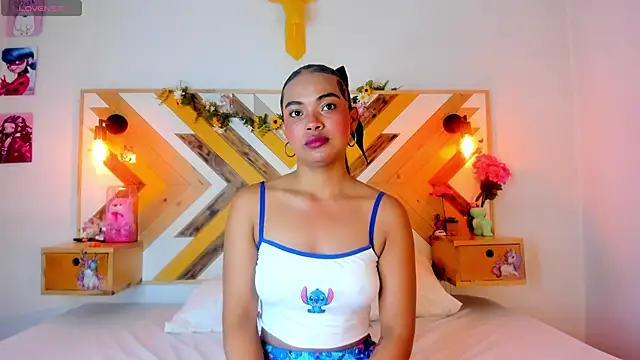 Snapshot of SoleneFontaine chatting on October 15, 2025, 12:27 pm SoleneFontaine online show from October 15, 2025, 12:27 pm