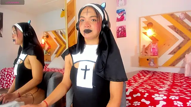 Snapshot of SoleneFontaine chatting on October 31, 2025, 12:28 pm SoleneFontaine online show from October 31, 2025, 12:28 pm