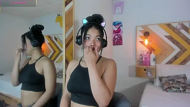 Snapshot of SoleneFontaine chatting on November 27, 2025, 11:56 am SoleneFontaine online show from November 27, 2025, 11:56 am