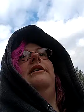 Snapshot of PainPriness chatting on November 12, 2025, 8:19 pm PainPriness online show from November 12, 2025, 8:19 pm