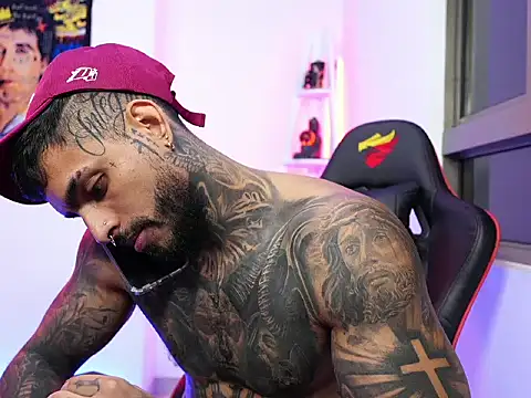 logan hugh8 online show from October 25, 2025, 3:36 am