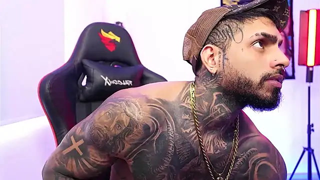 logan hugh8 online show from November 17, 2025, 7:30 pm