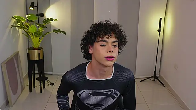 Snapshot of Timmyshy_ chatting on November 7, 2025, 12:43 am Timmyshy online show from November 7, 2025, 12:43 am