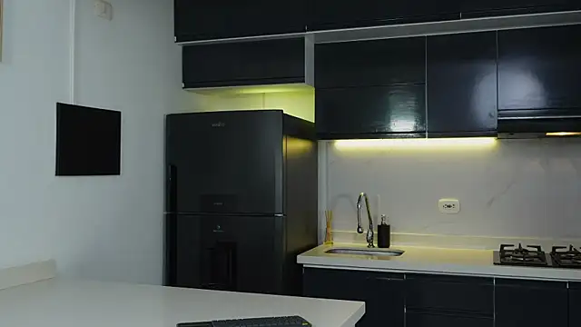 Snapshot of Timmyshy_ chatting on November 13, 2025, 10:08 pm Timmyshy online show from November 13, 2025, 10:08 pm