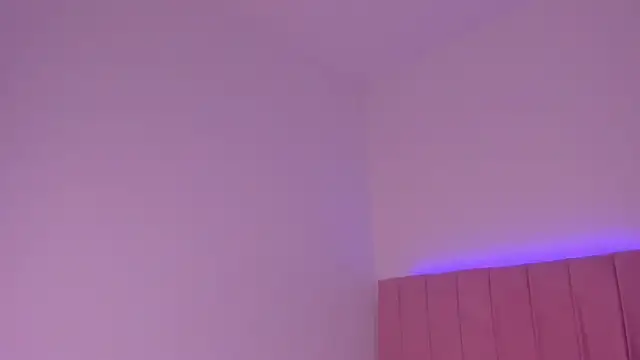 MiaWonderfull online show from November 28, 2025, 4:15 am