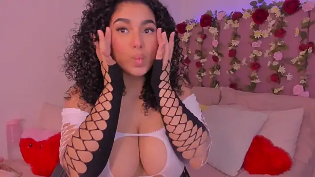 Snapshot of MiaWonderfull chatting on February 18, 2026, 6:20 am MiaWonderfull online show from February 18, 2026, 6:20 am