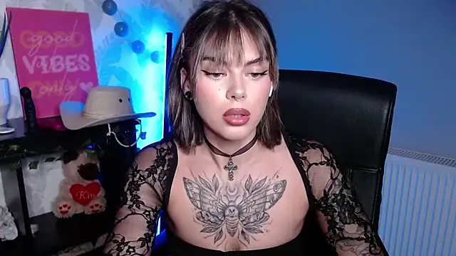 Snapshot of Nova_SIN chatting on February 12, 2026, 5:57 am Nova SIN online show from February 12, 2026, 5:57 am