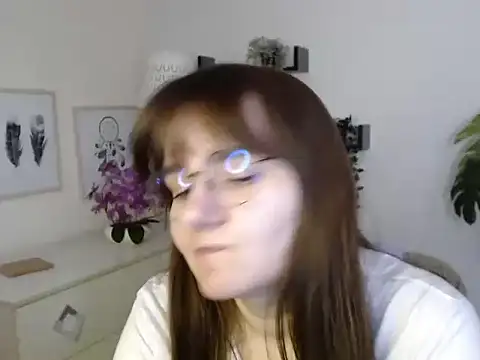 Julie Diamond online show from November 20, 2025, 1:33 pm