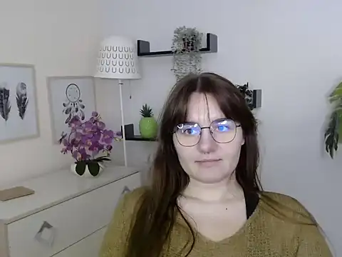 Julie Diamond online show from November 26, 2025, 4:08 pm