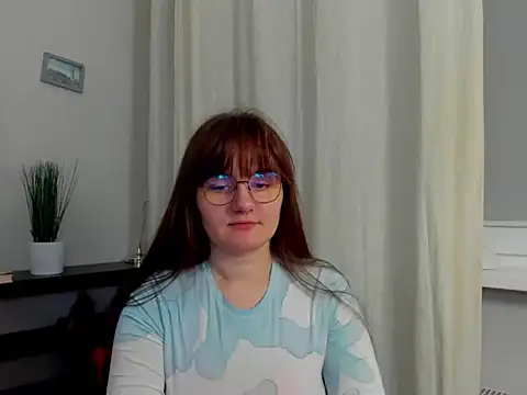 Julie Diamond online show from December 5, 2025, 5:53 pm