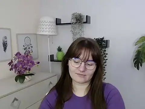 Julie Diamond online show from December 15, 2025, 1:37 pm