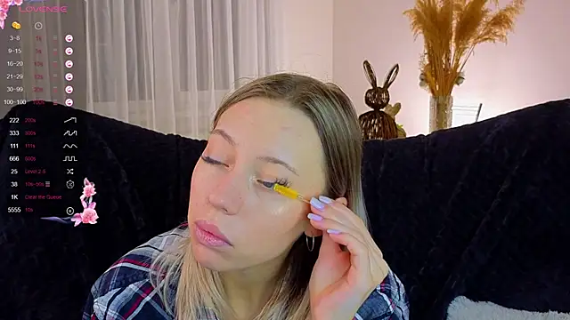 NyxaThorn online show from November 8, 2025, 2:39 pm