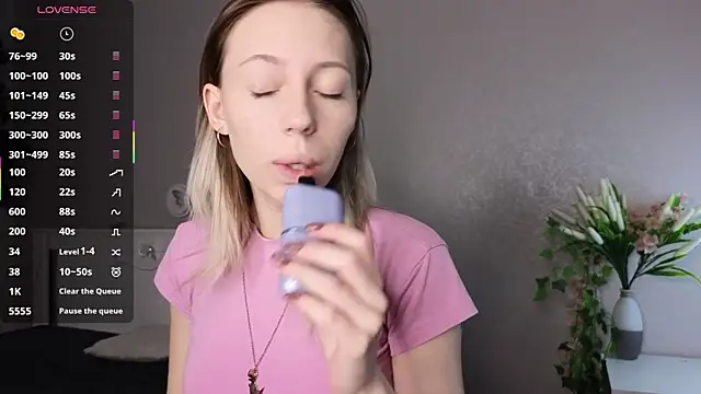 NyxaThorn online show from April 9, 2026, 4:56 pm