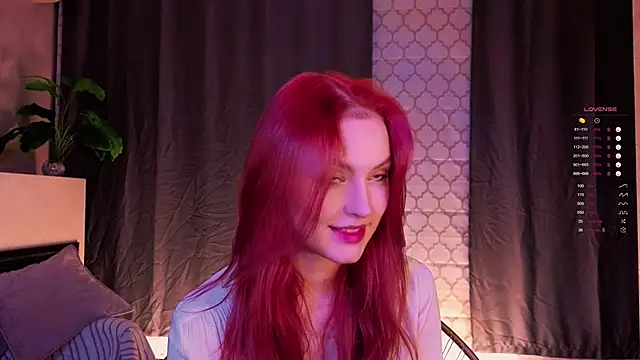 GildedKitten online show from November 6, 2025, 6:42 pm