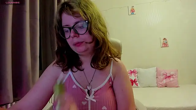 MilisaSweet777 online show from April 4, 2026, 7:33 pm