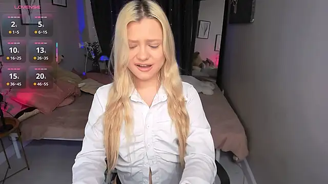 Millie Vanillies online show from October 13, 2025, 8:31 pm