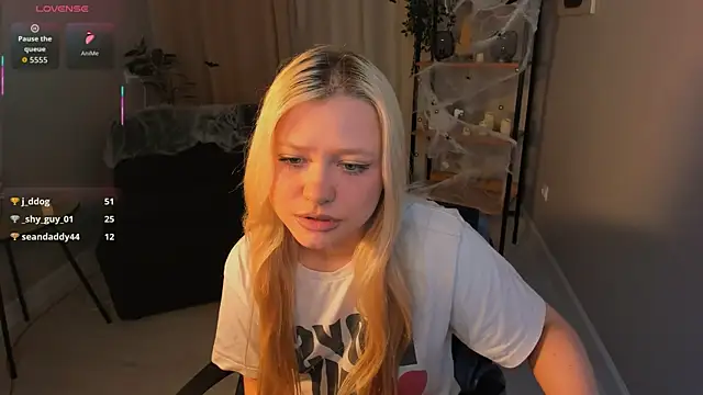 Millie Vanillies online show from October 22, 2025, 8:30 pm