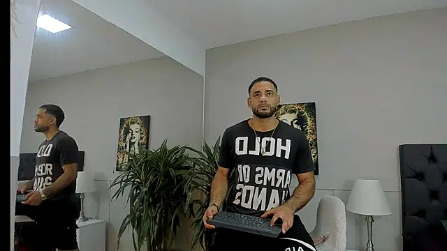 Snapshot of emilio_brandon chatting on October 25, 2025, 11:07 am emilio brandon online show from October 25, 2025, 11:07 am