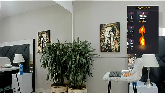 Snapshot of emilio_brandon chatting on November 11, 2025, 10:59 am emilio brandon online show from November 11, 2025, 10:59 am