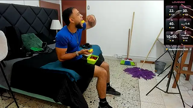 Snapshot of emilio_brandon chatting on November 28, 2025, 10:18 am emilio brandon online show from November 28, 2025, 10:18 am