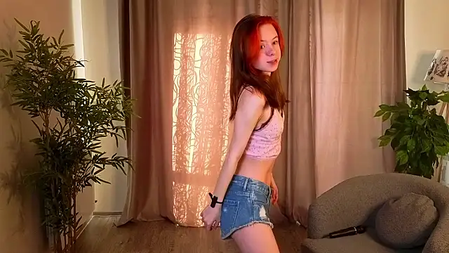 TiannaBorlace online show from March 26, 2026, 2:39 am