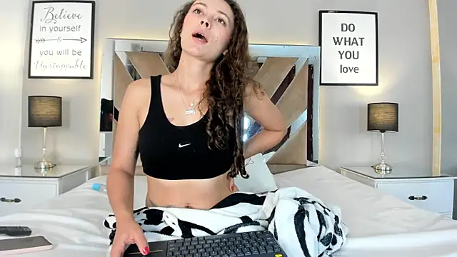 cellestehot online show from January 11, 2026, 4:39 am