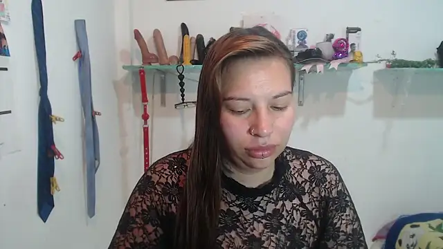Snapshot of cloequeen15 chatting on September 18, 2025, 10:17 am cloequeen15 online show from September 18, 2025, 10:17 am