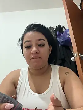 Snapshot of Aliciawhitee chatting on October 15, 2025, 12:44 am Aliciawhitee online show from October 15, 2025, 12:44 am