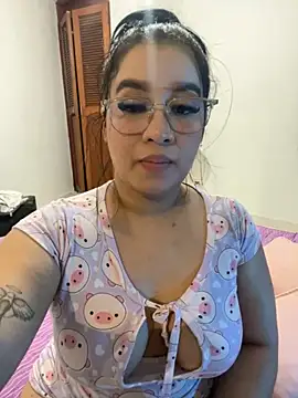 Snapshot of Aliciawhitee chatting on November 7, 2025, 1:05 am Aliciawhitee online show from November 7, 2025, 1:05 am