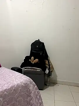 Snapshot of Aliciawhitee chatting on December 14, 2025, 3:01 am Aliciawhitee online show from December 14, 2025, 3:01 am