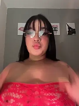 Snapshot of Aliciawhitee chatting on February 15, 2026, 3:14 am Aliciawhitee online show from February 15, 2026, 3:14 am