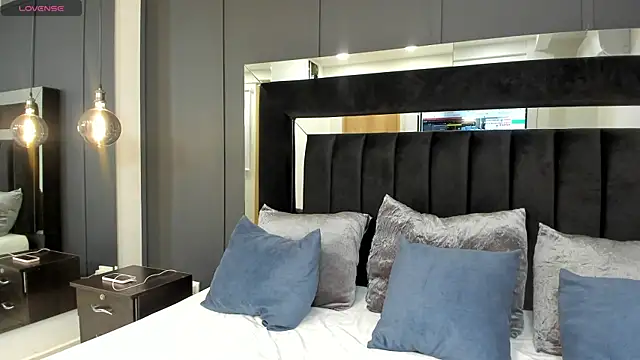 Snapshot of hannah_miltonn chatting on December 18, 2025, 11:00 pm hannah miltonn online show from December 18, 2025, 11:00 pm