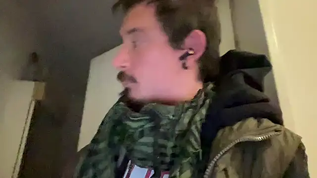 Snapshot of sunZfun chatting on November 8, 2025, 9:02 pm sunZfun online show from November 8, 2025, 9:02 pm