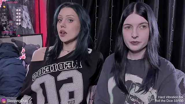 Snapshot of Threesomebabes chatting on January 7, 2026, 5:15 pm Threesomebabes online show from January 7, 2026, 5:15 pm