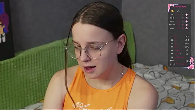 Snapshot of Violetwin chatting on February 24, 2026, 5:11 pm Violetwin online show from February 24, 2026, 5:11 pm