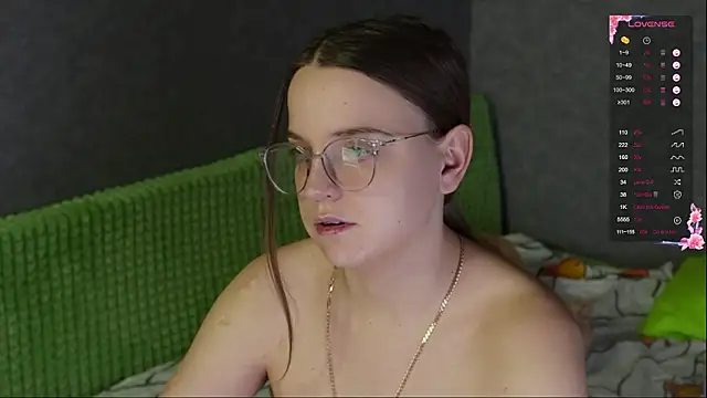 Snapshot of Violetwin chatting on March 6, 2026, 6:26 pm Violetwin online show from March 6, 2026, 6:26 pm