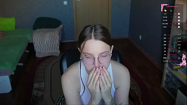 Snapshot of Violetwin chatting on March 10, 2026, 1:27 pm Violetwin online show from March 10, 2026, 1:27 pm