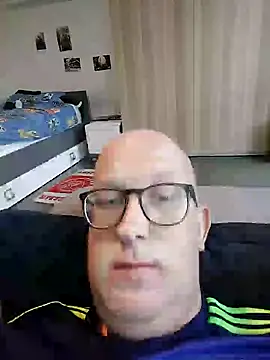 Snapshot of geilerd122 chatting on October 7, 2025, 4:37 pm geilerd122 online show from October 7, 2025, 4:37 pm