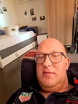 Snapshot of geilerd122 chatting on October 18, 2025, 1:12 pm geilerd122 online show from October 18, 2025, 1:12 pm