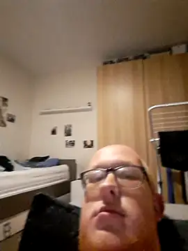 Snapshot of geilerd122 chatting on October 31, 2025, 8:21 pm geilerd122 online show from October 31, 2025, 8:21 pm