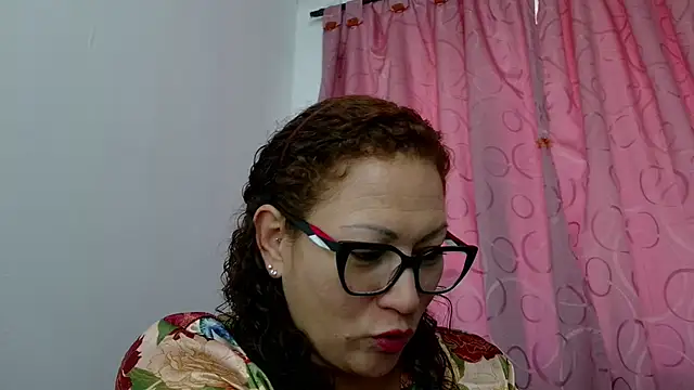 TifanyQueen  online show from September 24, 2025, 4:54 pm