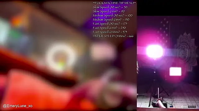 Snapshot of EmeryLune_xo chatting on November 19, 2025, 5:18 am EmeryLune xo online show from November 19, 2025, 5:18 am