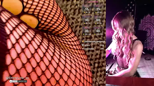 Snapshot of EmeryLune_xo chatting on December 5, 2025, 5:27 am EmeryLune xo online show from December 5, 2025, 5:27 am